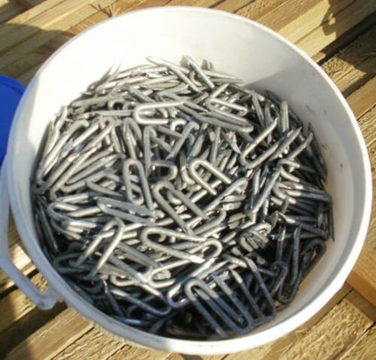 5 Kg Tub of 40mm Fence Post Staples Wire nails for stock fencing - APPROX 600