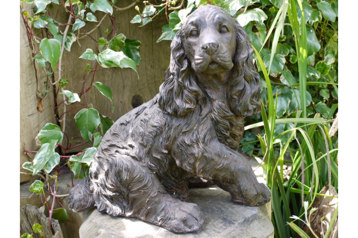 Cocker Spaniel Dog Statue Garden Sculpture Resin Black Animal Figurine Ornament